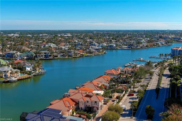 Le Parc At Park Shore, 4951 N Gulf Shore Blvd #1801, Naples, Florida 34103, image 1