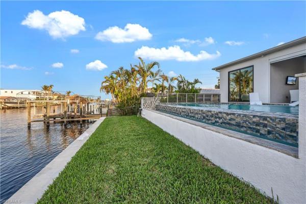 Yacht Club, 1021 Lucerne Ave, Cape Coral, Florida 33904, image 1