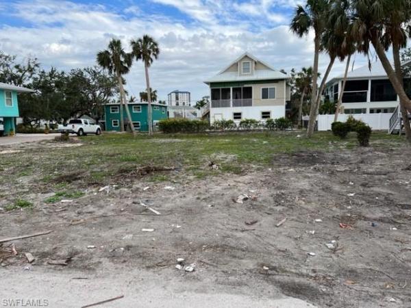 Gulf Island Manor, 156 Mandalay Rd, Fort Myers Beach, Florida 33931, image 1