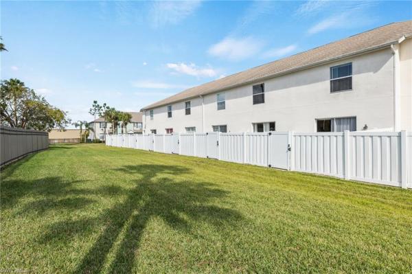 Forest Lake Townhomes, 3650 Pine Oak Cir #102, Fort Myers, Florida 33916, image 1