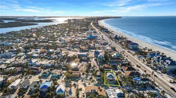 Lynns Highland Park, 126 Madison Ct, Fort Myers Beach, Florida 33931, image 1