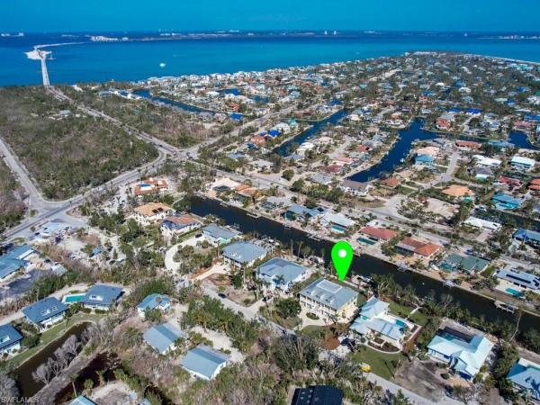 Anchors Aweigh, 940 Beach Rd, Sanibel, Florida 33957, image 1
