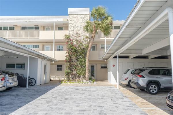 Heron Club, 464 S Broad Ave #H-464, Naples, Florida 34102, image 1
