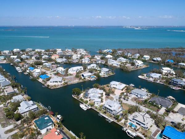 Sanibel Isles, 1718 Jewel Box Dr, Sanibel, Florida 33957, image 1