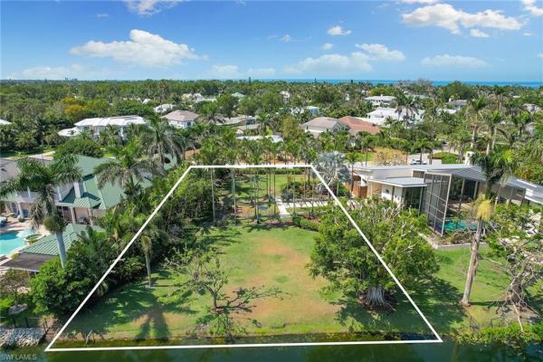 Ridge Lake At Olde Naples, 476 W Palm Cir, Naples, Florida 34102, image 1