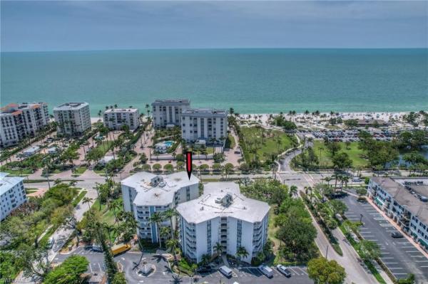 Del Mar Club, 1300 N Gulf Shore Blvd #110, Naples, Florida 34102, image 1