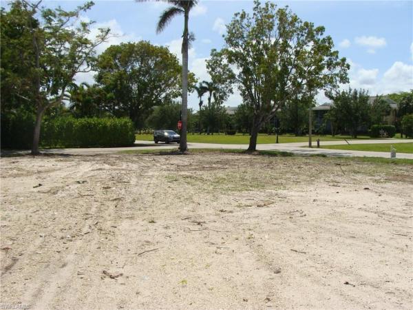 Olde Naples, 695 S Broad Ave, Naples, Florida 34102, image 1