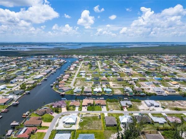 Cape Coral Residential, 137 35th Pl, Cape Coral, Florida 33991, image 1