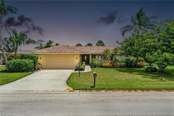 Tanglewood, 1535 Cumberland Ct, Fort Myers, Florida 33919, image 1