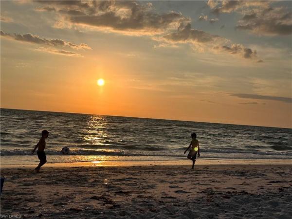Hyde Park, 111 Gulfview Ave, Fort Myers Beach, Florida 33931, image 1