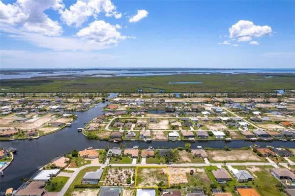 Cape Coral Residential, 413 37th Pl, Cape Coral, Florida 33993, image 1