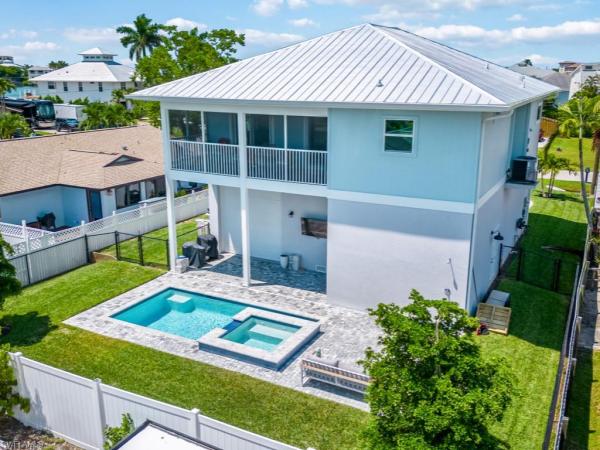 Isles Of Capri, 132 Jamaica Dr, Naples, Florida 34113, image 1