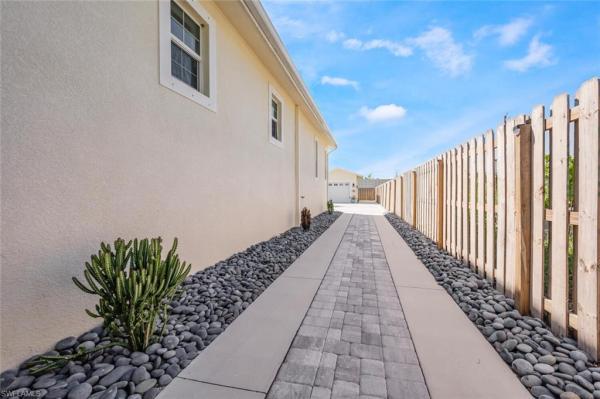 Hallendale, 3060 Woodside Ave, Naples, Florida 34112, image 1