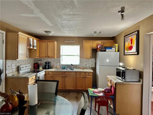 Schoolview Homes, 3319 Ellington Ct, Fort Myers, Florida 33916, image 2