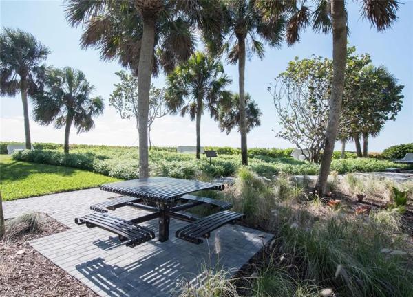 Hidden Lake Villas At Park Shore, 788 Park Shore Dr #H39, Naples, Florida 34103, image 2