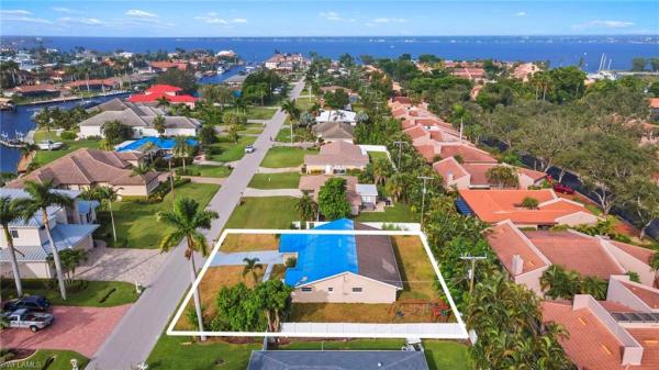 Town & River, 959 Town And River Dr, Fort Myers, Florida 33919, image 1