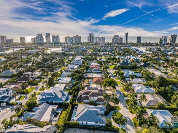 Park Shore, 586 Neapolitan Ln, Naples, Florida 34103, image 1