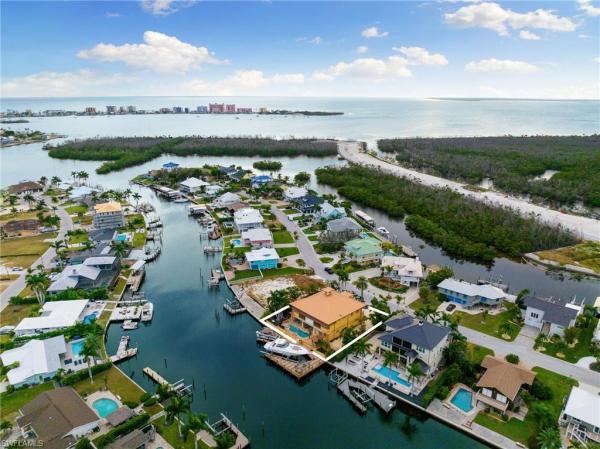 Siesta Isles, 18403 Deep Passage Ln, Fort Myers Beach, Florida 33931, image 1