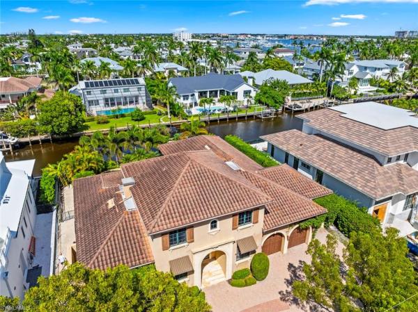 Aqualane Shores, 611 S 18th Ave, Naples, Florida 34102, image 2