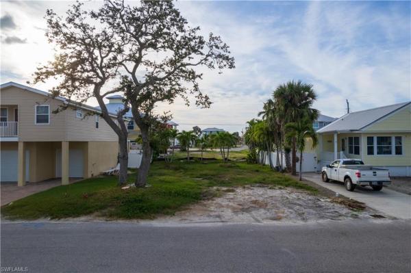 137 Pearl St, Fort Myers Beach, Florida 33931, image 1