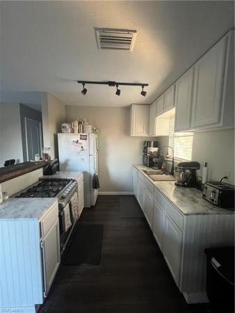 266 Gator Ln, Chokoloskee, Florida 34138, image 1