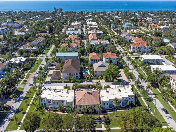 Franciscan At Olde Naples, 1090 S 6th St, Naples, Florida 34102, image 1