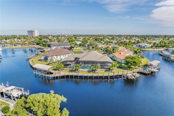 Town & River, 6642 Joanna Cir, Fort Myers, Florida 33919, image 1