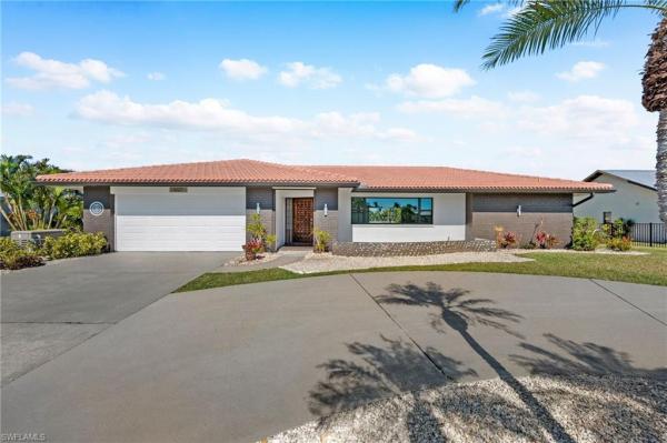 Town & River, 1027 Clarellen Dr, Fort Myers, Florida 33919, image 1