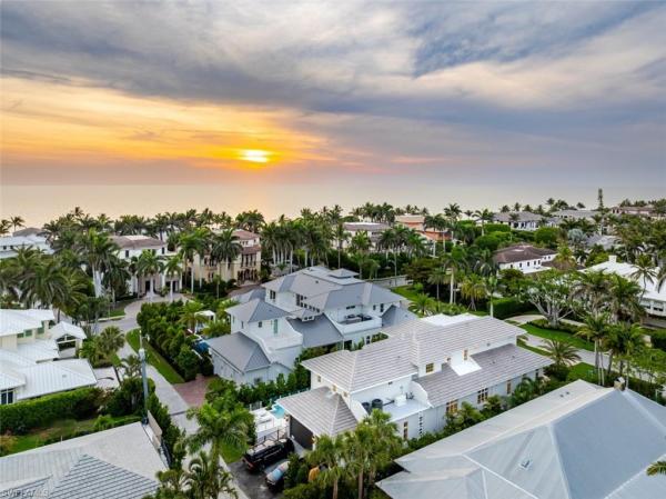 Olde Naples, 128 S 1st Ave, Naples, Florida 34102, image 1