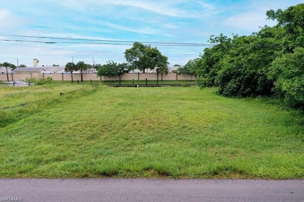 Cape Coral Residential, 1717 26th Ter, Cape Coral, Florida 33904, image 2
