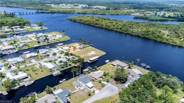 Fort Myers Shores, 2190 Isle Of Pines Ave, Fort Myers, Florida 33905, image 1
