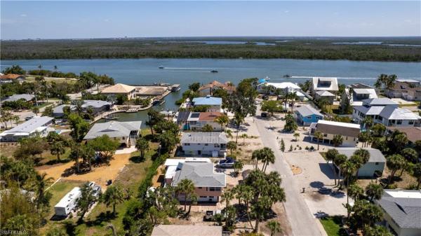 Cases, 127 Andre Mar Dr, Fort Myers Beach, Florida 33931, image 1