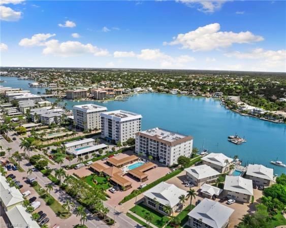 Spindrift Club, 2600 N Gulf Shore Blvd #24, Naples, Florida 34103, image 1
