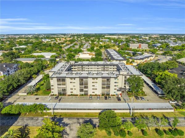 Centre Court, 2121 Collier Ave #204, Fort Myers, Florida 33901, image 1