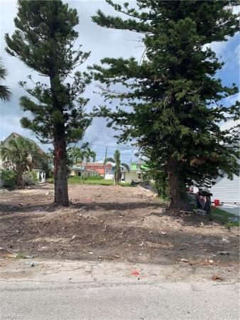 Lynns Highland Park, 3320 Shell Mound Blvd, Fort Myers Beach, Florida 33931, image 1