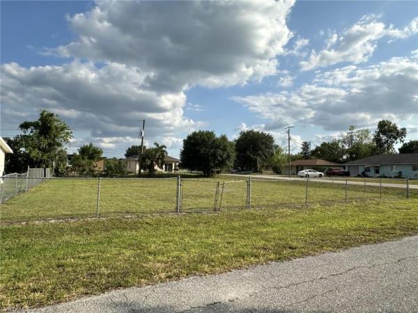 Fort Myers Shores, 13207 2nd St, Fort Myers, Florida 33905, image 1