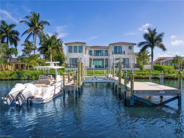 Town & River, 802 Cal Cove Dr, Fort Myers, Florida 33919, image 1