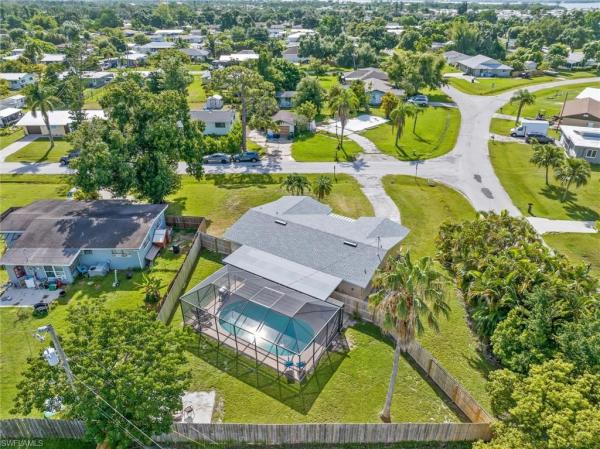 Berts Bayshore Manor, 1365 Washington Dr, North Fort Myers, Florida 33917, image 1