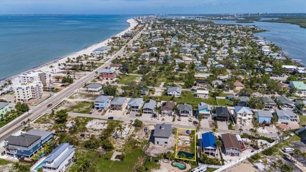 Hyde Park, 122 Gulfview Ave, Fort Myers Beach, Florida 33931, image 1