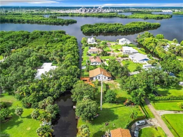 North Fort Myers No HOA, 16970 Carolyn Ln, North Fort Myers, Florida 33917, image 2