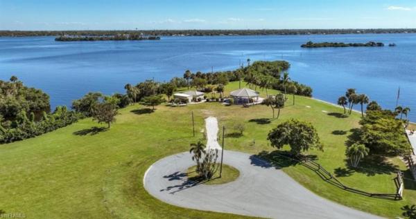 Yacht Club Colony, 2453 Westwood Dr, North Fort Myers, Florida 33917, image 1