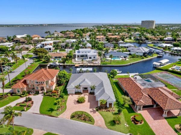 Town & River, 813 Cal Cove Dr, Fort Myers, Florida 33919, image 1