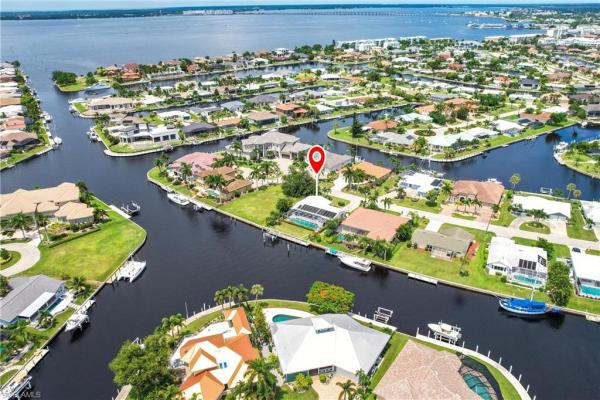 133 Crescent Dr, Punta Gorda, Florida 33950, image 1
