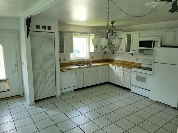 Pine Island Center, 5384 Henley St, Bokeelia, Florida 33922, image 1