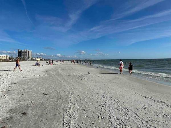 Siesta Pines, 13527 Siesta Pines Ct, Fort Myers, Florida 33908, image 1