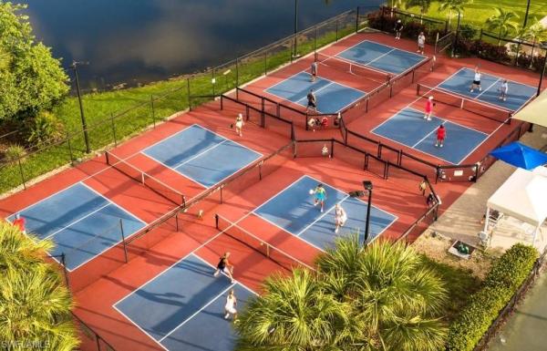 Amaranda, 2762 Aviamar Cir, Naples, Florida 34114, image 1