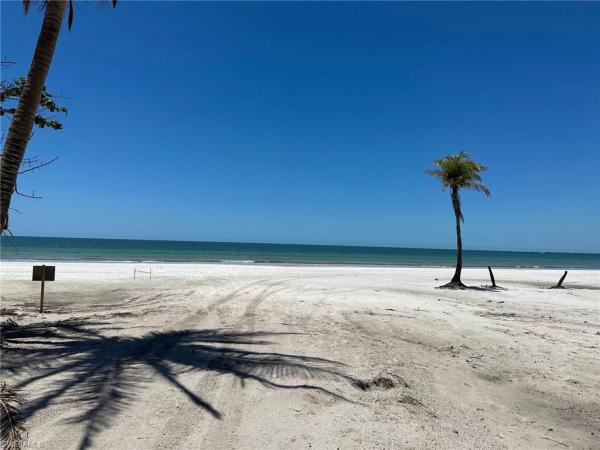 Hyde Park, 116 Bayview Ave, Fort Myers Beach, Florida 33931, image 1