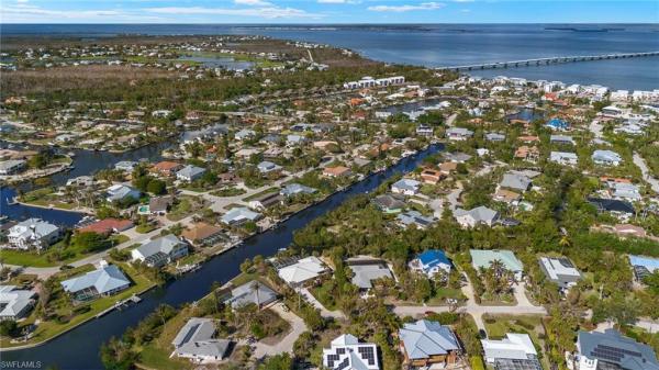 Anchors Aweigh, 734 Anchor Dr, Sanibel, Florida 33957, image 1