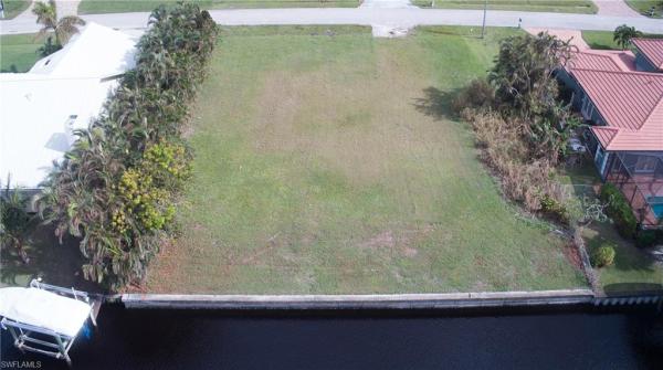 Deep Lagoon Estates, 126 Montrose Dr, Fort Myers, Florida 33919, image 1