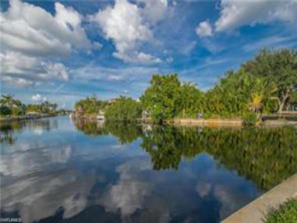 Fort Myers Shores, 2208 Parkview Dr, Fort Myers, Florida 33905, image 1